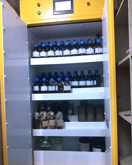 化學品柜.jpg 化學品柜.jpg