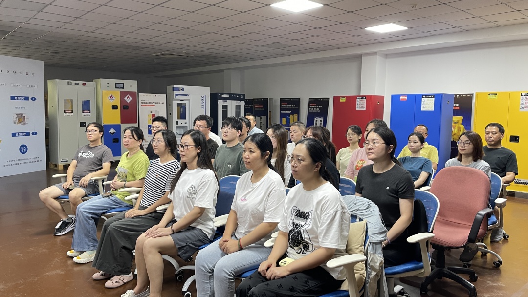 銘記歷史,守護和平 | 眾御集體觀看抗戰勝利 80 周年閱兵(圖10) 銘記歷史,守護和平 | 眾御集體觀看抗戰勝利 80 周年閱兵(圖10)